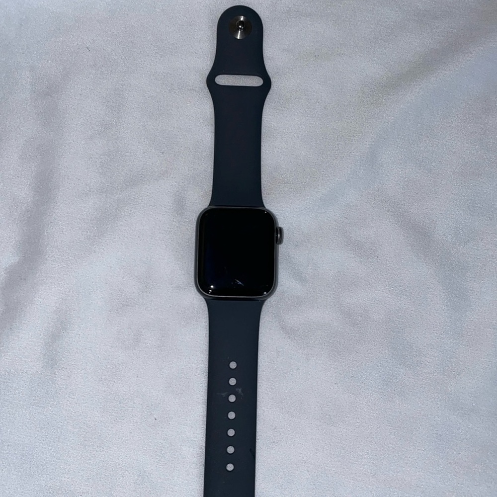 Apple Watch SE 40mm in midnight black w/ box GPS version